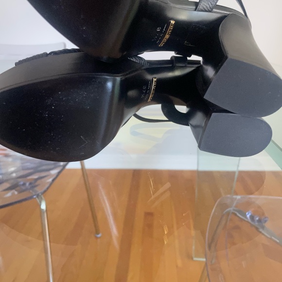 Women’s Gucci Heels - Picture 3 of 3